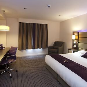 Zimmer mit Kingsize-Bett für Gäste mit Behinderungen